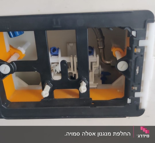 תמונה של מערכת אינסטלציה בקיר